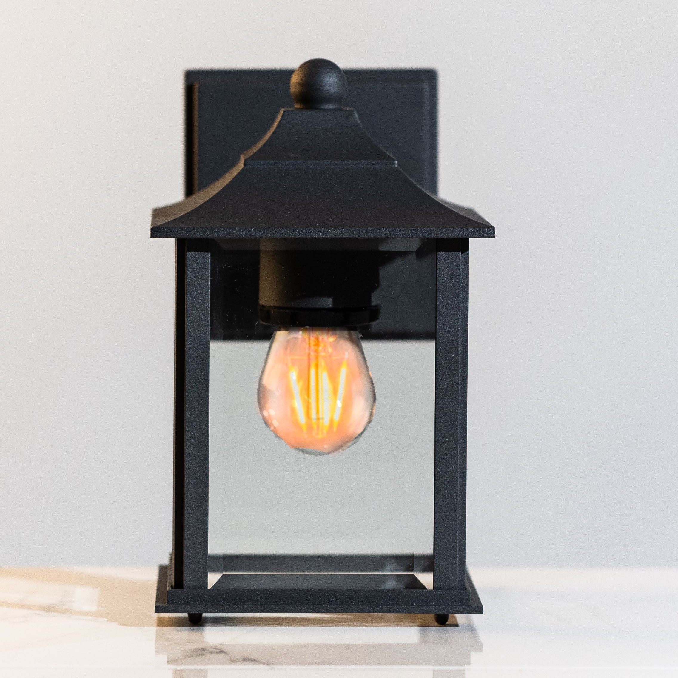 Kensington Outdoor Wall Lantern IP43 with Aluminium Die-Cast Body & Glass Diffuser